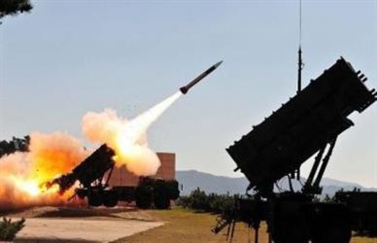 الدفاعات السعودية تعترض وتدمر صاروخاً باليستياً أطلقته المليشيا الحوثية تجاه مدينة خميس مشيط‬