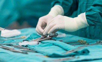 قرار من وزير الصحة بشأن طبيب جلدية مارس الجراحة التجميلية بدون ترخيص قرار من وزير الصحة بشأن طبيب جلدية مارس الجراحة التجميلية بدون ترخيص