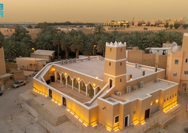 مسجد العودة بالدرعية يخضع للتجديد ضمن مشروع الأمير محمد بن سلمان لتطوير المساجد التاريخية مسجد العودة بالدرعية يخضع للتجديد ضمن مشروع الأمير محمد بن سلمان لتطوير المساجد التاريخية