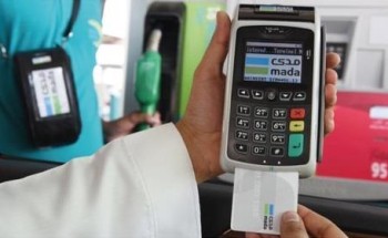 5 أيام لإلزام محطات الوقود بتوفير أجهزة “مدى”.. والمحطات تحمل البنوك مسؤولية تأخر تركيبها
