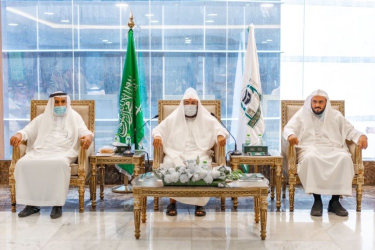 معالي الرئيس العام لمنسوبي الرئاسة المُرقّين ترقيةً استثنائية : الواجب عليكم دفع عجلة التطوير و بلورة الأفكار لصالح الخدمة في المسجد الحرام