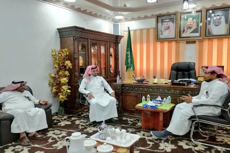 مدير تعليم صيبا يتفقد مكاتب التعليم ويقف على المشاريع المدرسية
