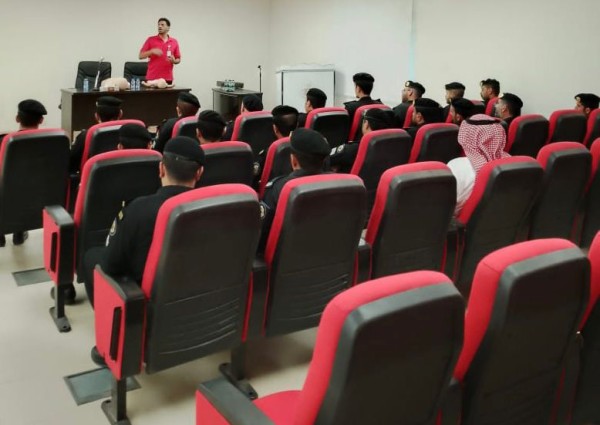 تحت شعار “رجل الأمن المسعف” .. الهلال الأحمر بالحدود الشمالية يُنفذ برنامجاً تدريبيًا في عرعر