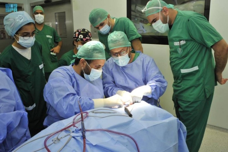 زراعة أول سماعة عظمية إلكترونية بمستشفى الملك فهد للقوات المسلحة بجدة