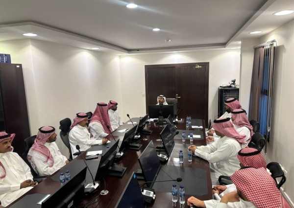 رئيس بلدية صوير يعقد أول اجتماع مع مديري الإدارات.. ويؤكد على مضاعفة الجهود لخدمة المحافظة رئيس بلدية صوير يعقد أول اجتماع مع مديري الإدارات.. ويؤكد على مضاعفة الجهود لخدمة المحافظة
