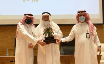 القويحص والسواط يكرمان مركز حي النزهة لجهوده المميزة في جائحة كورونا