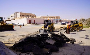 أمانة الجوف تواصل جهودها لمعالجة التشوه البصري وتزيل 32 مطب عشوائي بسكاكا أمانة الجوف تواصل جهودها لمعالجة التشوه البصري وتزيل 32 مطب عشوائي بسكاكا
