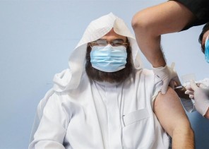بالفيديو.. “السديس” يتلقى الجرعة الأولى من لقاح “كورونا”.. ويؤكد: لا مجال للشائعات حول اللقاح بالفيديو.. “السديس” يتلقى الجرعة الأولى من لقاح “كورونا”.. ويؤكد: لا مجال للشائعات حول اللقاح