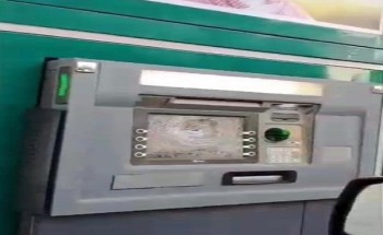 شاهد.. مجهولون يحطمون أجهزة صراف آلي في الدرب شاهد.. مجهولون يحطمون أجهزة صراف آلي في الدرب