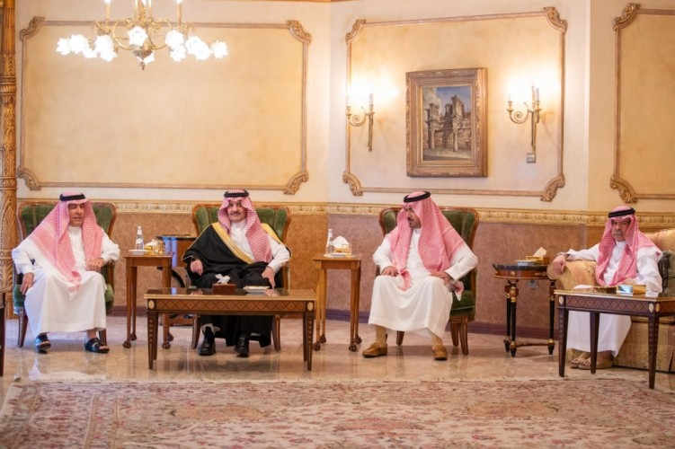 أمير الشرقية يقدم التعازي لعائلة الانصاري
