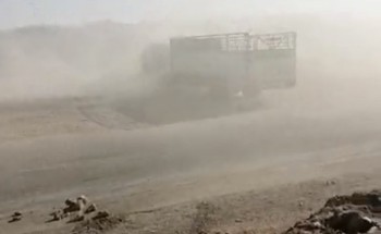 رواد مواقع التواصل الاجتماعي يتناقلون فيديو لشاحنة غريبه. رواد مواقع التواصل الاجتماعي يتناقلون فيديو لشاحنة غريبه.