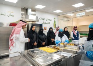 الأميرة أضواء بنت فهد تزور جمعية «خيرات» وتشيد بدورها في حفظ النعمة وتعزيز الأمن الغذائي الأميرة أضواء بنت فهد تزور جمعية «خيرات» وتشيد بدورها في حفظ النعمة وتعزيز الأمن الغذائي
