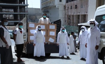 جمعية أجياد بمكة توزع 250 سلة غذائية ضمن مبادرة “لنكن معهم”