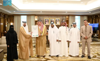 أمير جازان يتسلّم التقرير السنوي لمشروع توطين زراعة العود والصندل ويشيد بنجاح التجربة نحو تنمية مستدامة