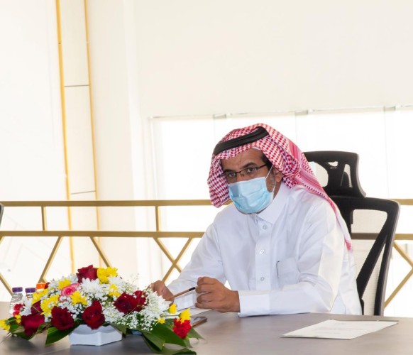بلدي تبوك يطلع على مشاريع درء أخطار السيول وتصريف مياه الأمطار