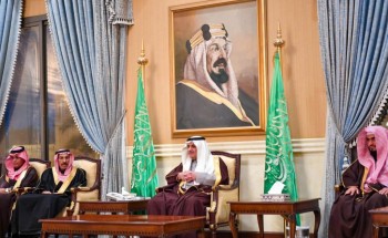 أمير تبوك يستقبل المواطنين في اللقاء الأسبوعي