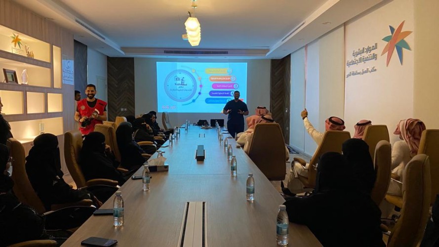 مكتب العمل بالخبر يستضيف الهلال الاحمر بالمنطقة الشرقية وتقديم محاضرة توعوية عن طرق و إرشادات الإسعافات الأولية