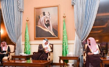 أمير تبوك يستقبل المواطنين في اللقاء الأسبوعي أمير تبوك يستقبل المواطنين في اللقاء الأسبوعي
