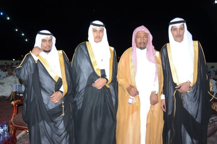 بالصور .. أبناء الشيخ عايض بن شويلع معرف قرية الخين  يحتفلون بزواجهم: