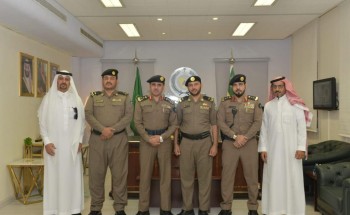 مدير الدفاع المدني يكرم المشاركين في إنقاذ حادثة سيول حائل مدير الدفاع المدني يكرم المشاركين في إنقاذ حادثة سيول حائل