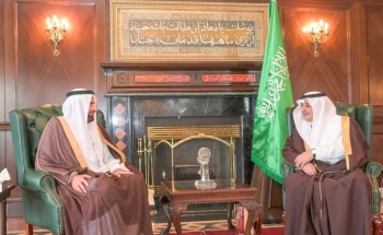 أمير تبوك يستقبل وزير الحج والعمرة