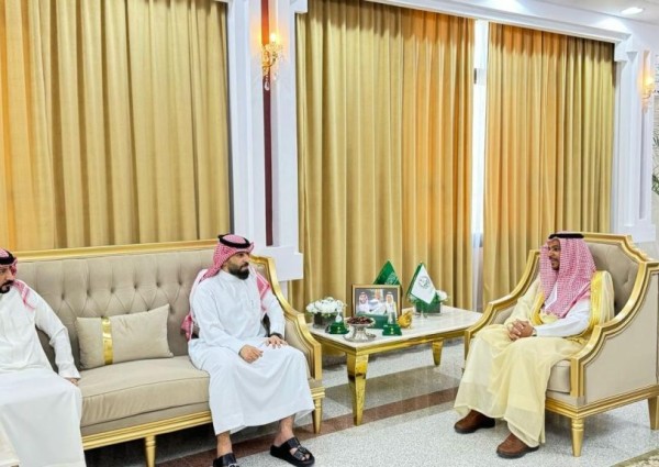 «لخدمة المواطنين والمقيمين» .. القائم بأعمال محافظة دومة الجندل يناقش الملفات التنموية مع رئيس البلدية الجديد
