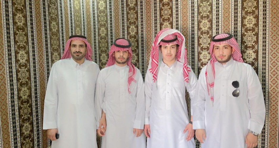 في جو أسري مختصر وبهيج .. أهالي قرية أبو رمث جنوب ”حائل” يقيمون حفل معايدة ويحتفلون بعيد الفطر المبارك