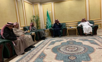 محافظ خيبر يعقد اجتماعاً مع روؤساء المجالس البلدية.