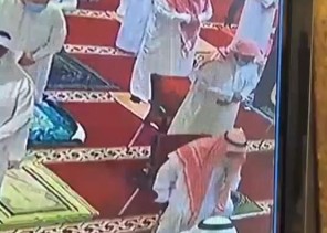 بالفيديو: وفاة مسن داخل مسجد بالأحساء أثناء صلاة الجمعة .. وأحد جيرانه يكشف التفاصيل! بالفيديو: وفاة مسن داخل مسجد بالأحساء أثناء صلاة الجمعة .. وأحد جيرانه يكشف التفاصيل!