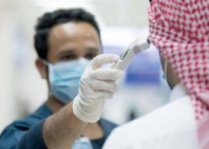 استشاري ينصح الممارسين الصحيين بعدم الانعزال بعيداً عن أسرهم خوفاً من انتقال عدوى كورونا لهم