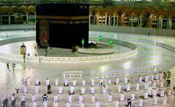 بالفيديو: لحظة تطبيق المصلين في المسجد الحرام التباعد المجتمعي في صلاة التراويح بالفيديو: لحظة تطبيق المصلين في المسجد الحرام التباعد المجتمعي في صلاة التراويح