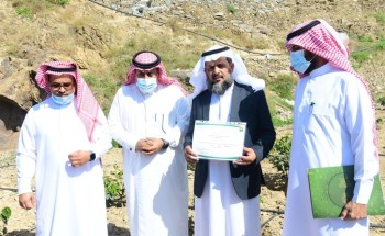 مكتب البيئة بالدائر يقيم ورشة تدريبية لمزارعي البن في تقليم و تسميد أشجار البن مكتب البيئة بالدائر يقيم ورشة تدريبية لمزارعي البن في تقليم و تسميد أشجار البن