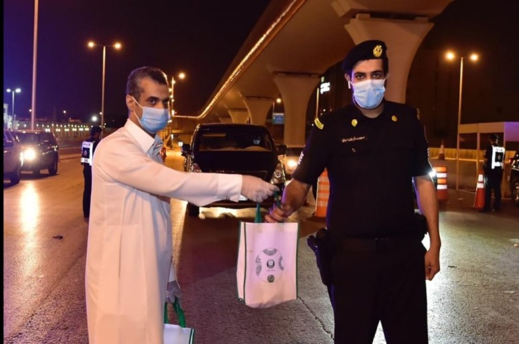 مراعية الإجراءات الاحترازية وتعليمات التباعد الاجتماعي *أمانة الرياض تطلق فعالياتها الابتهاجية في موسم العيد