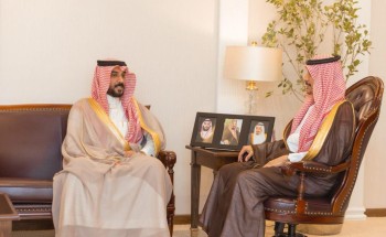 «بعد تكليفه مجددًا».. محافظ حفر الباطن يستقبل العقيد عائض لقرني ويشيد بدور مكافحة المخدرات في التصدي للآفة الخطيرة