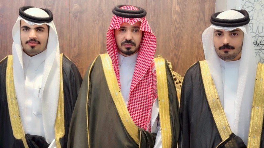 قصائد وفرح وكرنفال شعري.. عايض العويمري وابنه يحتفلان بزفاف عبدالله وفالح في قاعة الفارس بـ الحائط وسط حضور كبير