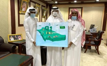 محافظ بـيـش يستقبل الفنان التشكيلي قالب الدلح محافظ بـيـش يستقبل الفنان التشكيلي قالب الدلح
