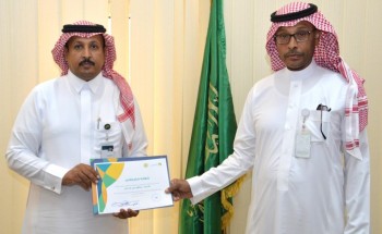 “الشهراني” يكرم عددا من منسوبي ضمان محايل “الشهراني” يكرم عددا من منسوبي ضمان محايل