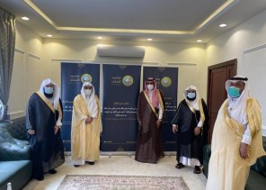 محافظ العويقيلة يطلق حملة “مكارم الأخلاق ” التوعوية لهيئة الأمر بالمعروف محافظ العويقيلة يطلق حملة “مكارم الأخلاق ” التوعوية لهيئة الأمر بالمعروف