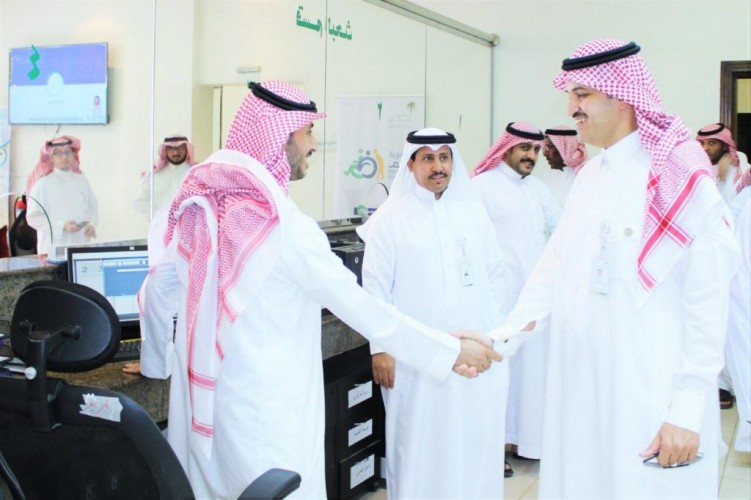 مساعد وزير العمل والتنمية الاجتماعية يزور مكتب العمل ببريدة