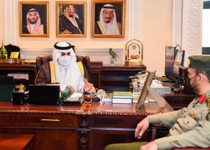 أمير تبوك يستقبل مدير جوازات المنطقة