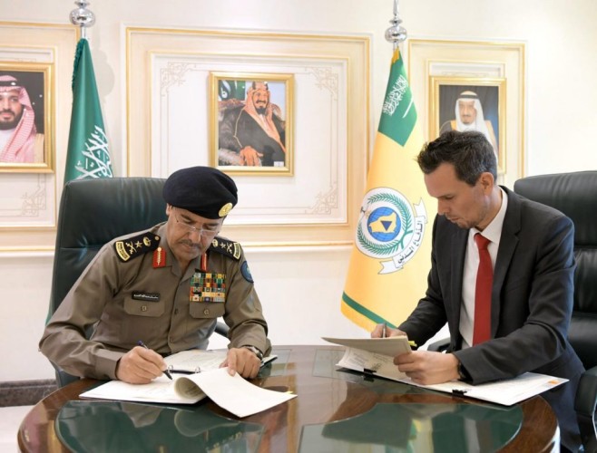 الدفاع المدني يوقع عقدًا مع شركة عالمية لشراء آليات متطورة للاطفاء والانقاذ