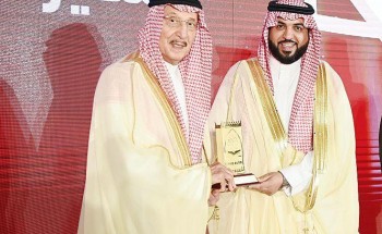 ادارة صحيفة الشمال تهنئ مدير عام صحة جازان بمناسبة حصوله على جائزة التميز في القيادة في دورتها 15. ادارة صحيفة الشمال تهنئ مدير عام صحة جازان بمناسبة حصوله على جائزة التميز في القيادة في دورتها 15.