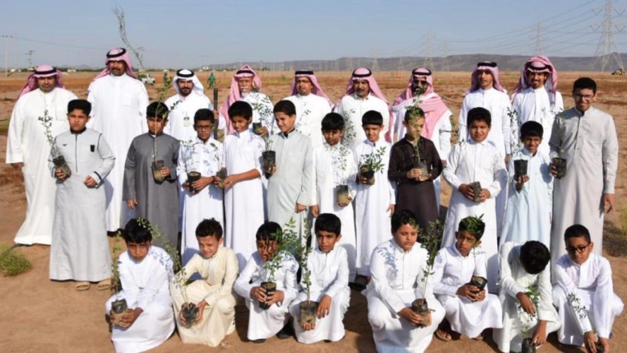 غرس ألف شجرة مانحة للظل والثمر بمركز عسفان