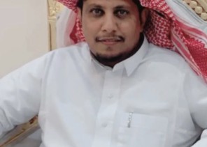 في زيارة تحمل معاني صلة الرحم .. رئيس مركز بدع بن خلف يستقبل المهنئين له بمناسبة انتقاله إلى منزله الجديد