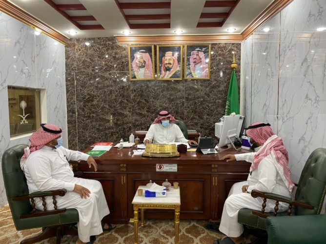 محافظ العيدابي يستقبل مدير مكتب خدمات المشتركين بكهرباء فيفاء المهندس عبد الله بن محمد صديق