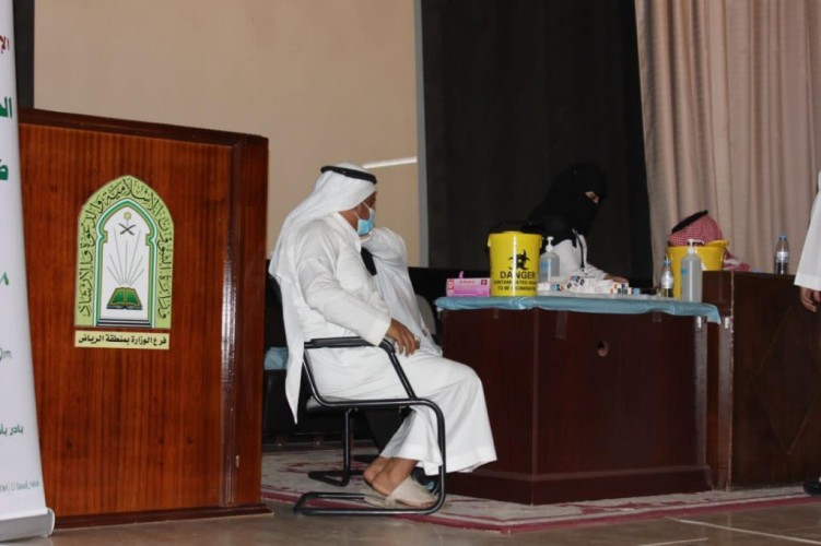الشؤون الإسلامية بالرياض تنظم حملة تطعيم ضد الأنفلونزا الموسمية لمنسوبيها