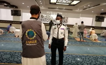 متطوعو جمعية أجياد للدعوة يشاركون في تطبيق الإجراءات الاحترازية في صلاة الجمعة متطوعو جمعية أجياد للدعوة يشاركون في تطبيق الإجراءات الاحترازية في صلاة الجمعة