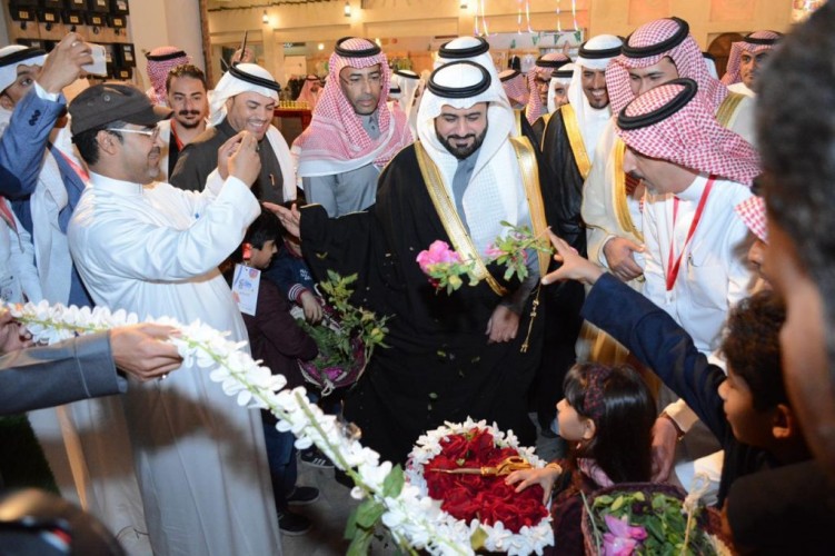 الجعفري .. يفتتح كرنفال الزهور الاول بالأحساء