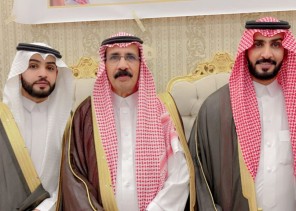 وسط جمع غفير من الأهالي .. فهد بن جلال بن عجوين يحتفل بزواج أبنائه في قصر المعالي كبيتال بحائل