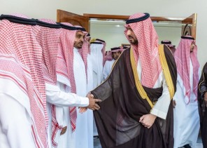 نائب أمير الشرقية يُعزي أسرة وأبناء الفقيد فيحان بن تركي بن ربيعان أمير الفوج التاسع نائب أمير الشرقية يُعزي أسرة وأبناء الفقيد فيحان بن تركي بن ربيعان أمير الفوج التاسع